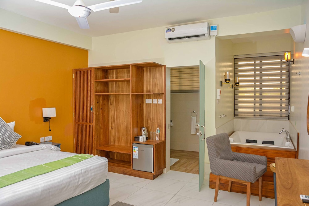 Best Western Jangwani Sea Breeze Hotel
