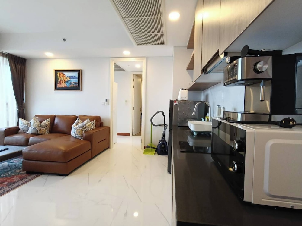 Luxury Large One Bedroom Seaview Serviced Apartment at Wongamat, Pattaya