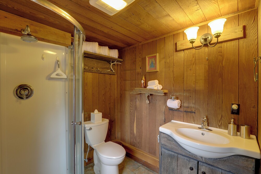 Walk to Appalachian Trail: Hot Springs Getaway!