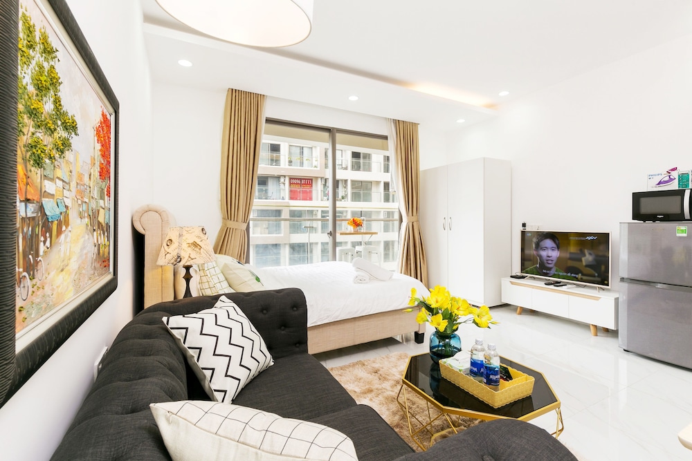 Jennifer House - Millenium Apartment