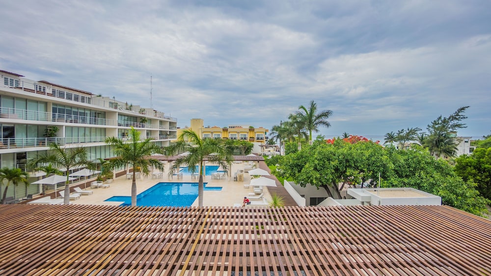 Magia Beachside by Bric
