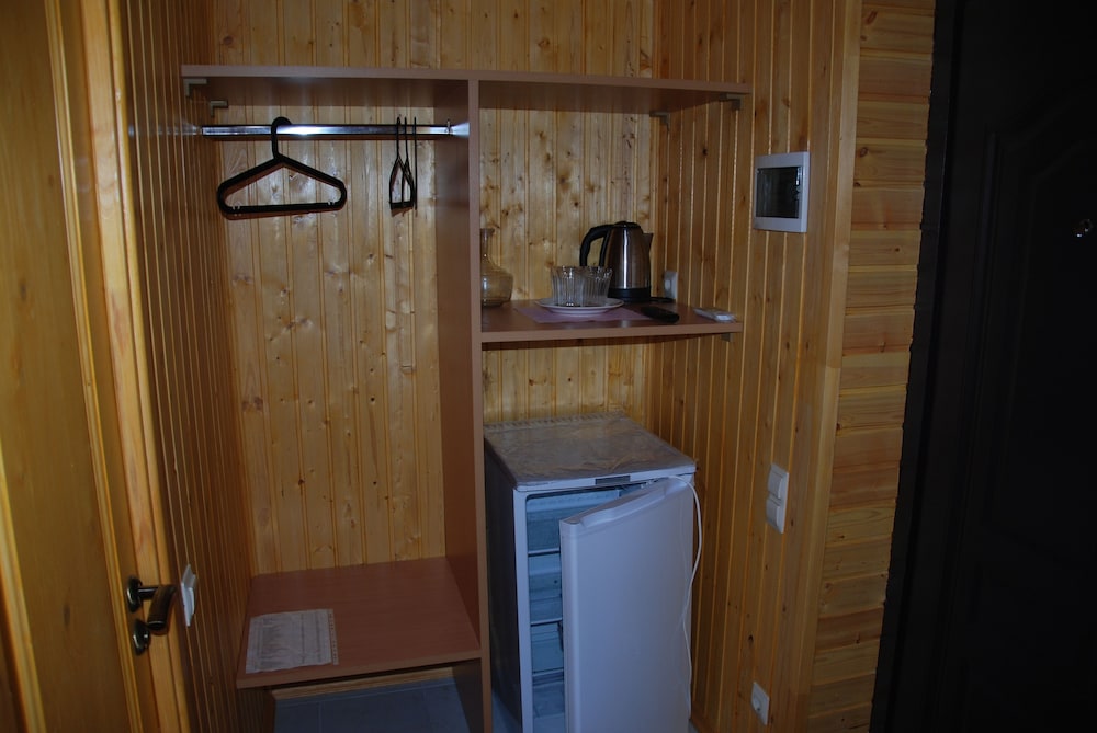 Peak Season Hotel