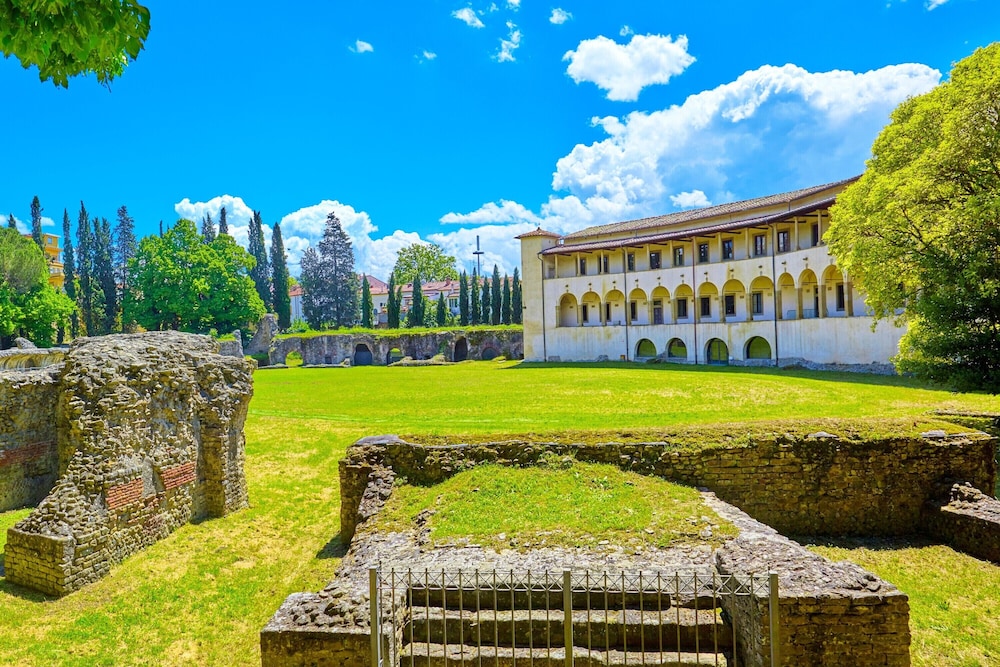 Villa Chimera White With Panoramic Pool