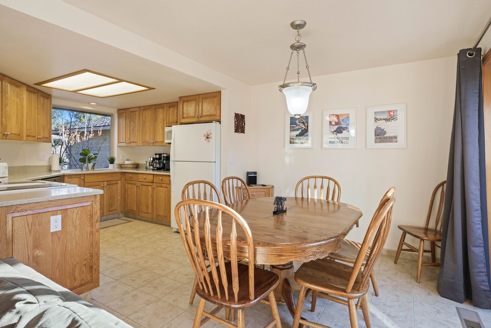 Fairway Village 8 3 Bedroom Condo