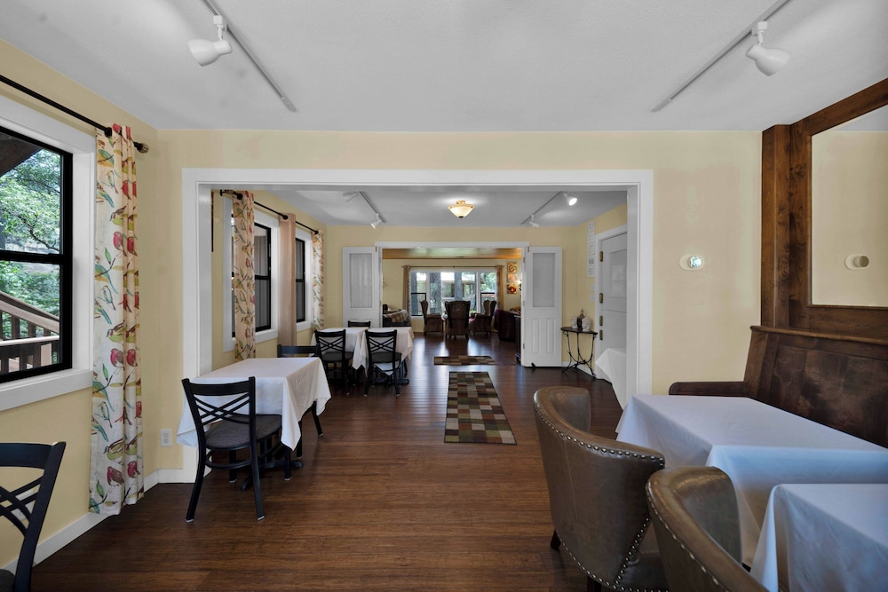 The Inn at Shasta Lake