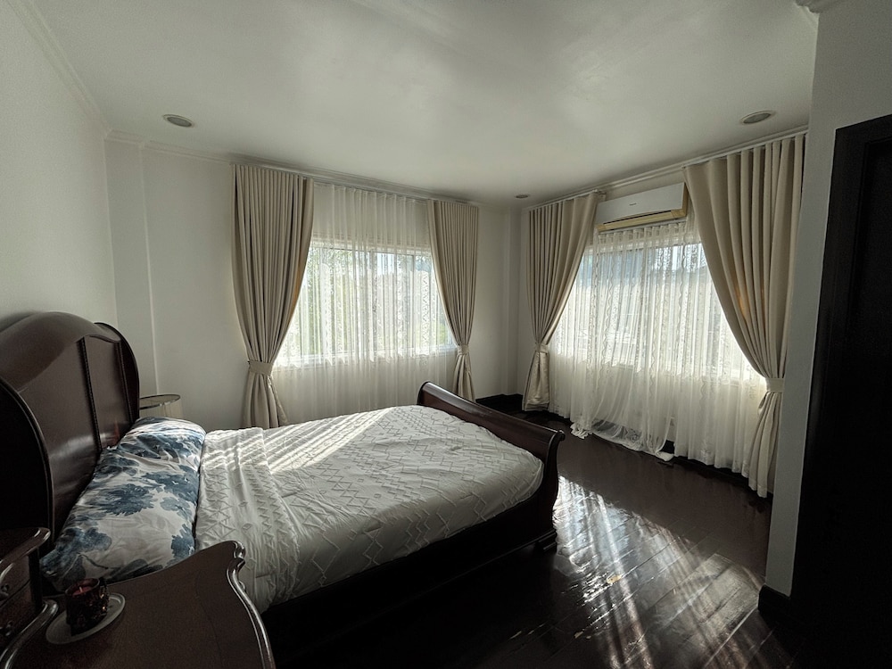 Elegant 3BR Private Home in Vista Grande