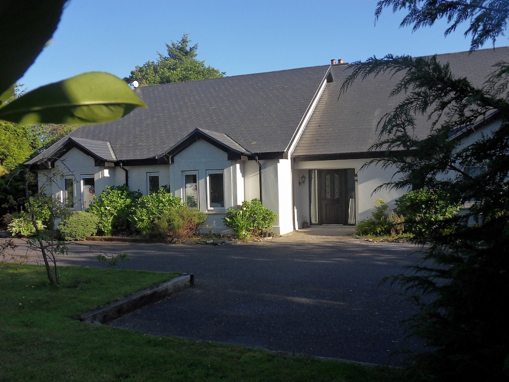 Hotel Ethan House Killarney - Image 1