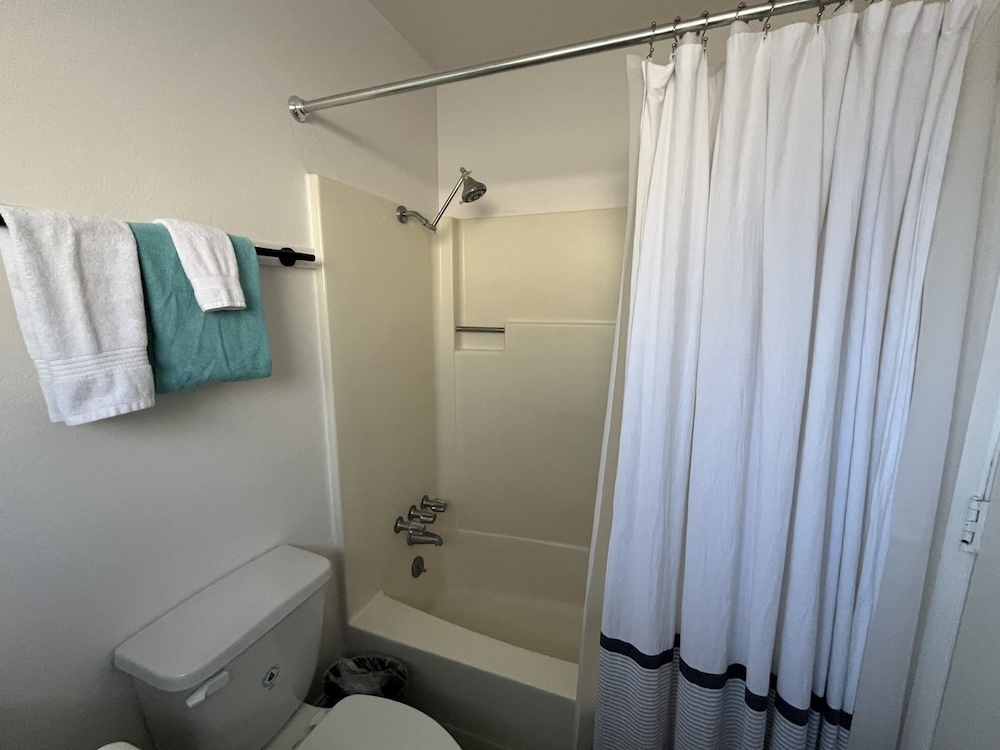The Green Cabin A Few Blocks To Lake Tahoe 833t 3 Bedroom Home