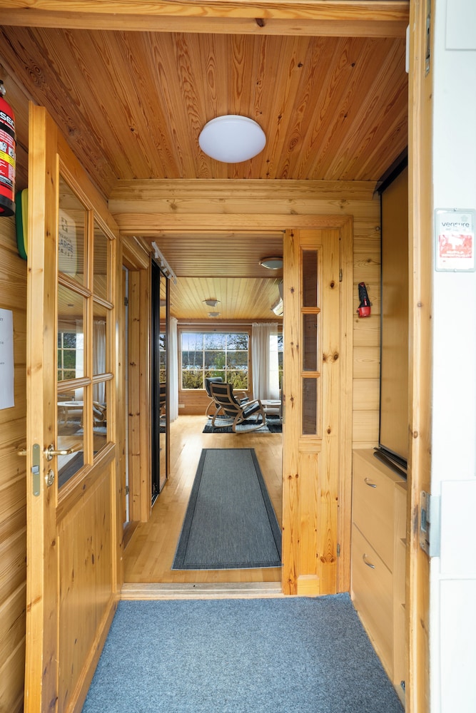 Cozy 3BR Riverside House with Sauna