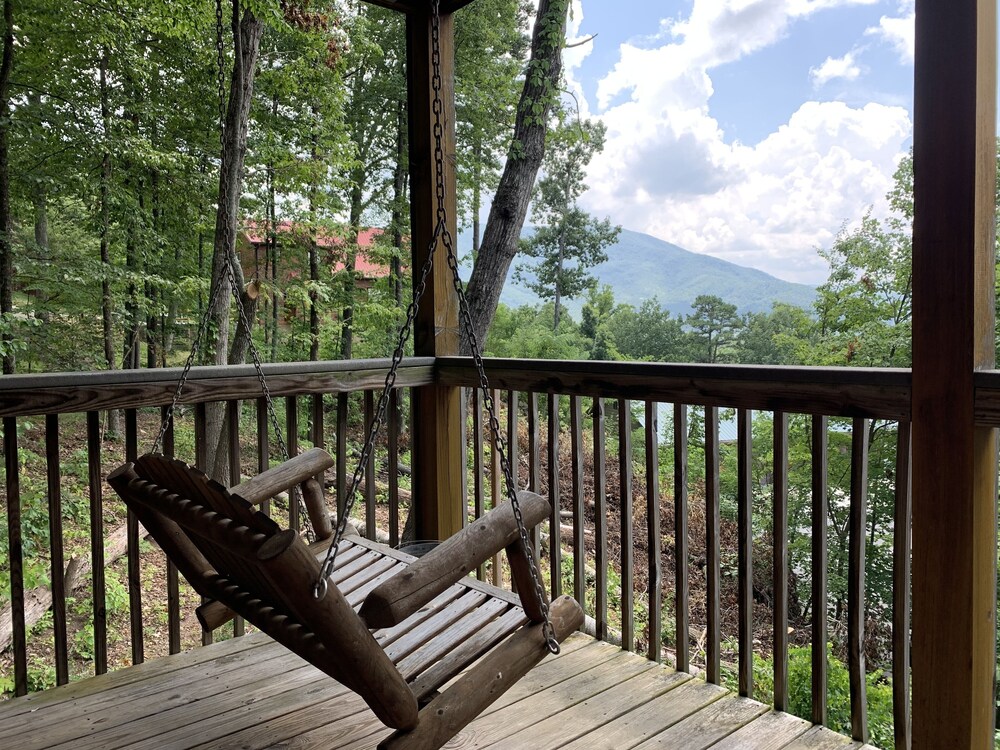 Picture Perfect 2 Bedroom Cabin by RedAwning - Property Image 33