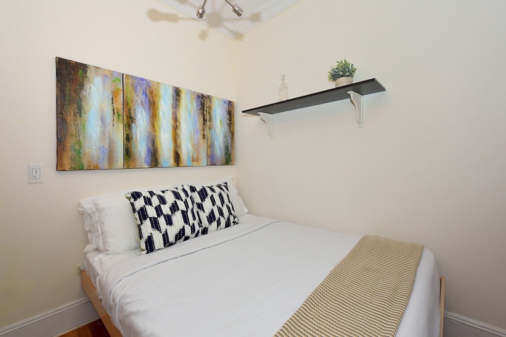 Charming 3-bedroom Apartment in Midtown West