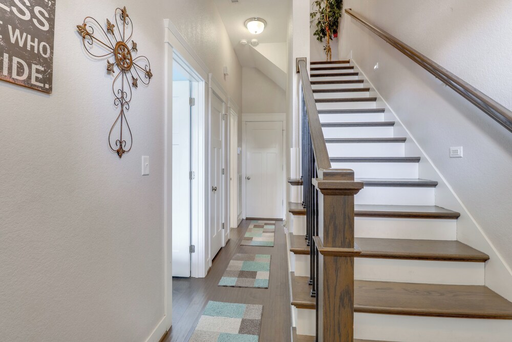 Walk to Ocean: Group Getaway in Virginia Beach!