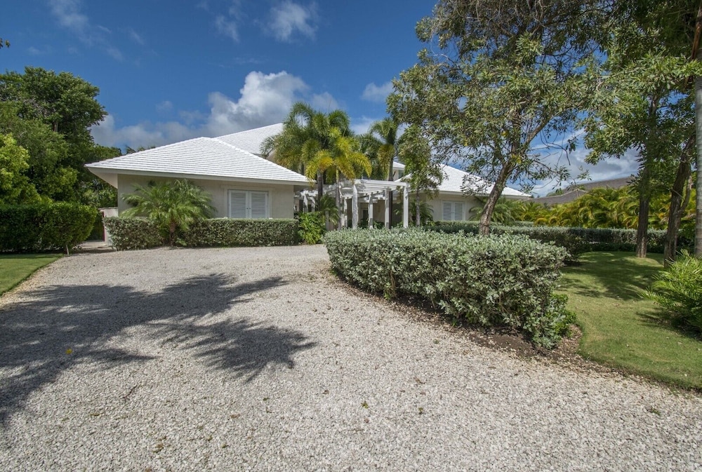 Golf-front Villa With Large Spaces Staff and Pool Situated in Luxury Beach Resort view 2
