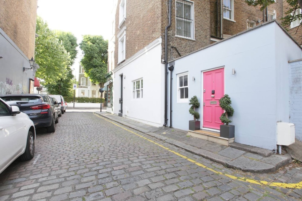 Newly Refurbished 1 Bedroom in Vibrant Notting Hill