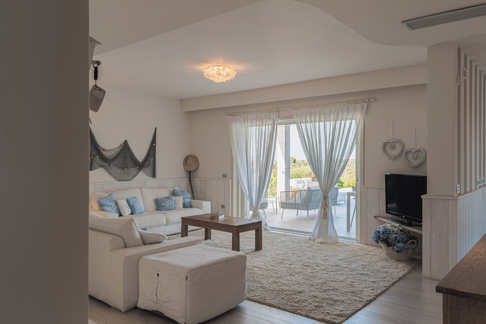 Villa Blue Sphere with Pool by Wonderful Italy