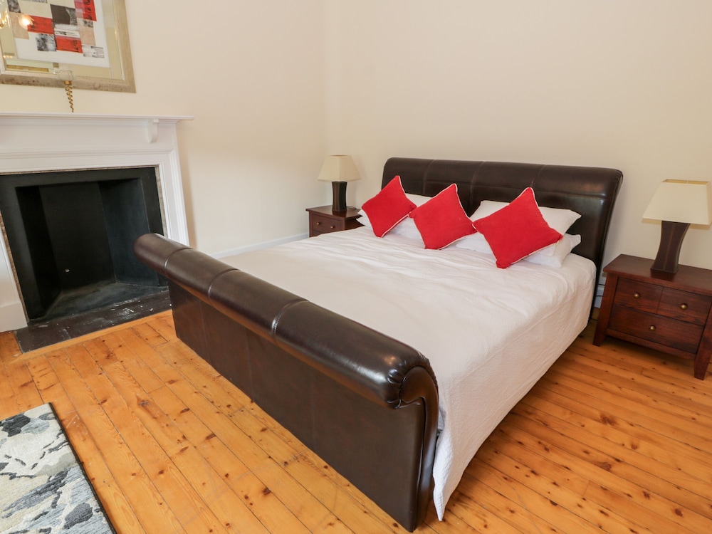Auchentroig House