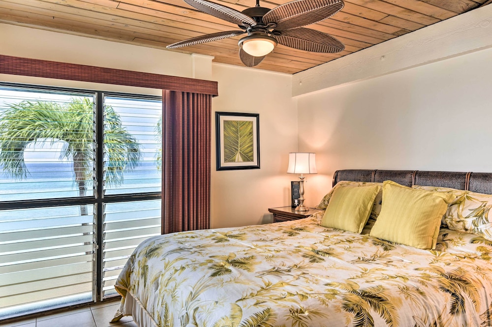 Beachfront Lahaina Condo w/ AC: Featured on Hgtv!