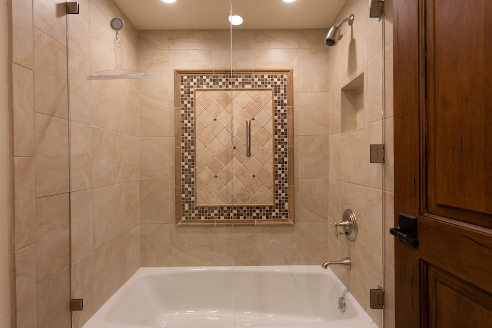 Ridgepoint at Deer Valley Resort - Three Bedroom with Hot Tub #124 3 Condo
