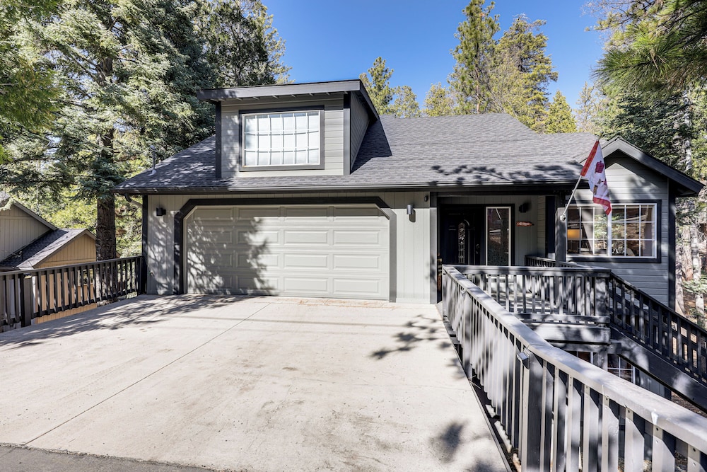 Swim, Hike, Ski & Unwind: Lake Arrowhead Retreat!