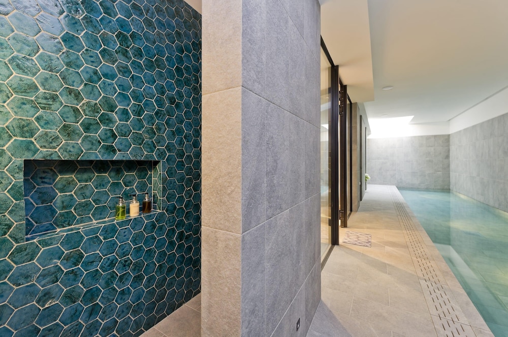Stunning 5 bed Fulham Home w Indoor Pool Sauna and Private Garden