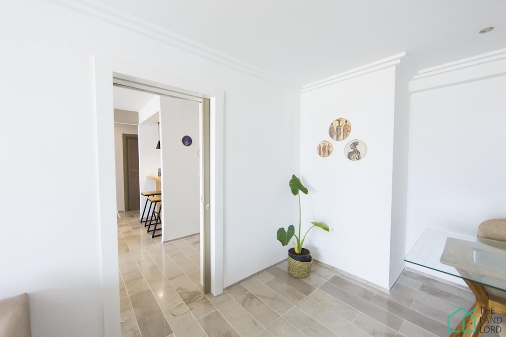 Brand New 2 Bd apt Jardins de Carthage view 4