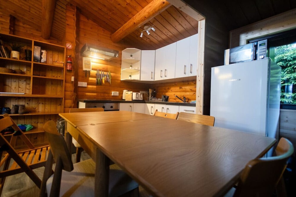 Rural 3 Bed Log Cabin Getaway view 4