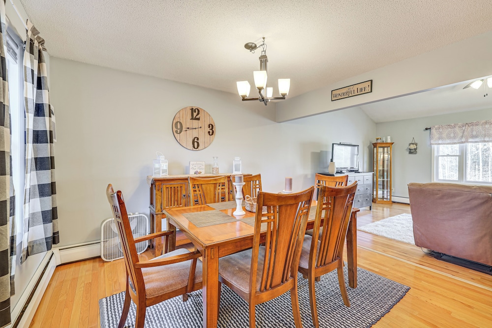 Pool, Deck & Grill: Spacious Apt in Naugatuck!