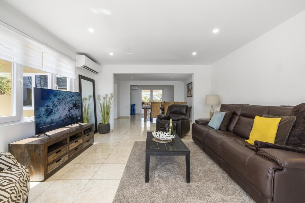 3BR Filled by Nature w Private Pool Ocean View