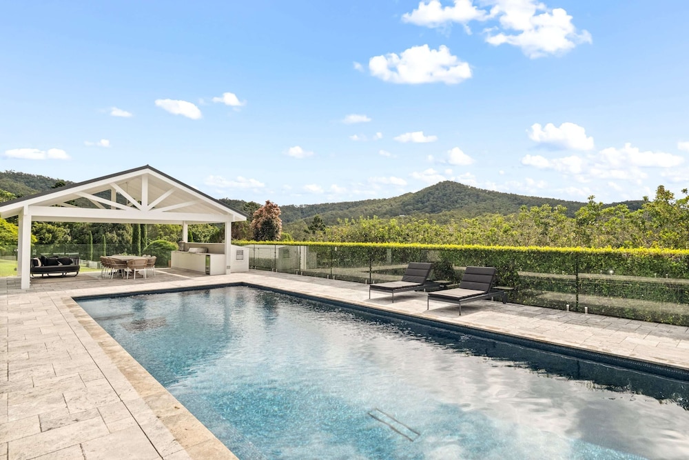 Elegant Bonogin Retreat on Expansive Acreage