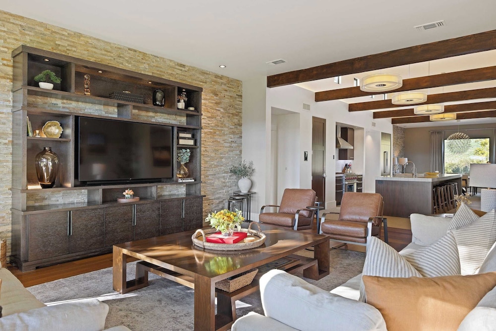 Wine Country Estate w/ Pool, Hot Tub The Residence at Truss Wines by Avantstay