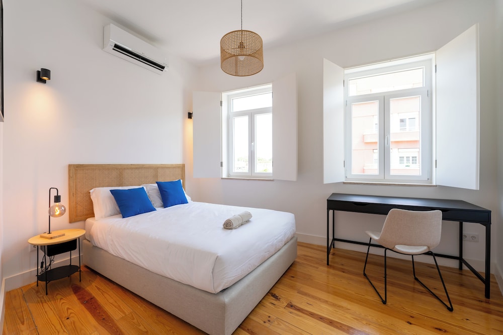 Sunny Lisbon Apartments by SoulPlaces