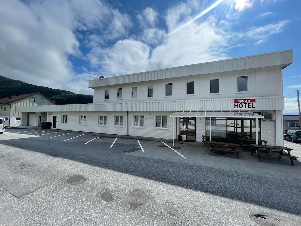 Alesund Vacations - Systra Hotel Svik - Property Image 1