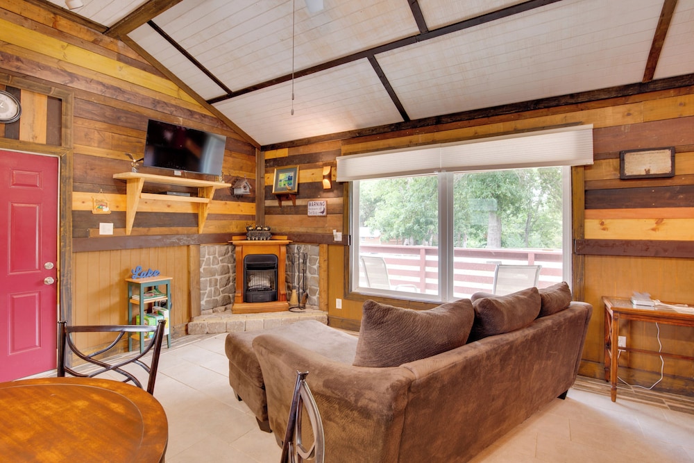 'byrd's Nest' Lake Lafayette Escape w/ Fire Pit