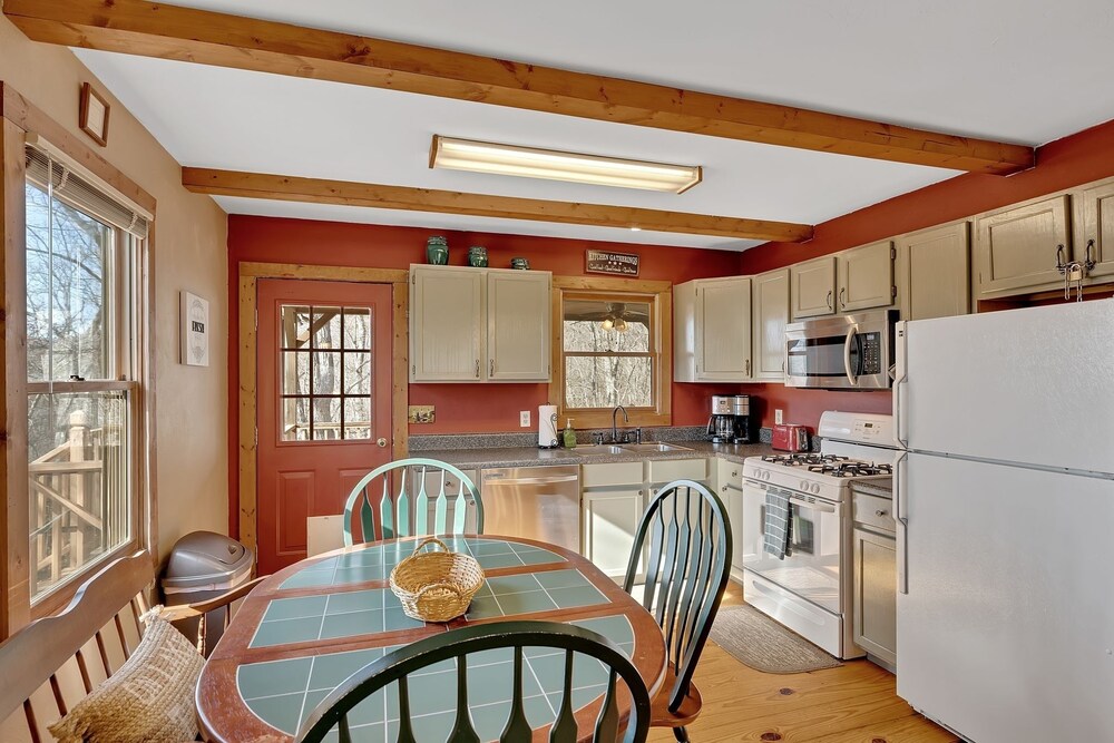 A Cozy 2br Log Cabin Getaway-mirror Lake-fireplace 2 Bedroom Cabin by Sunscape Property Management view 5