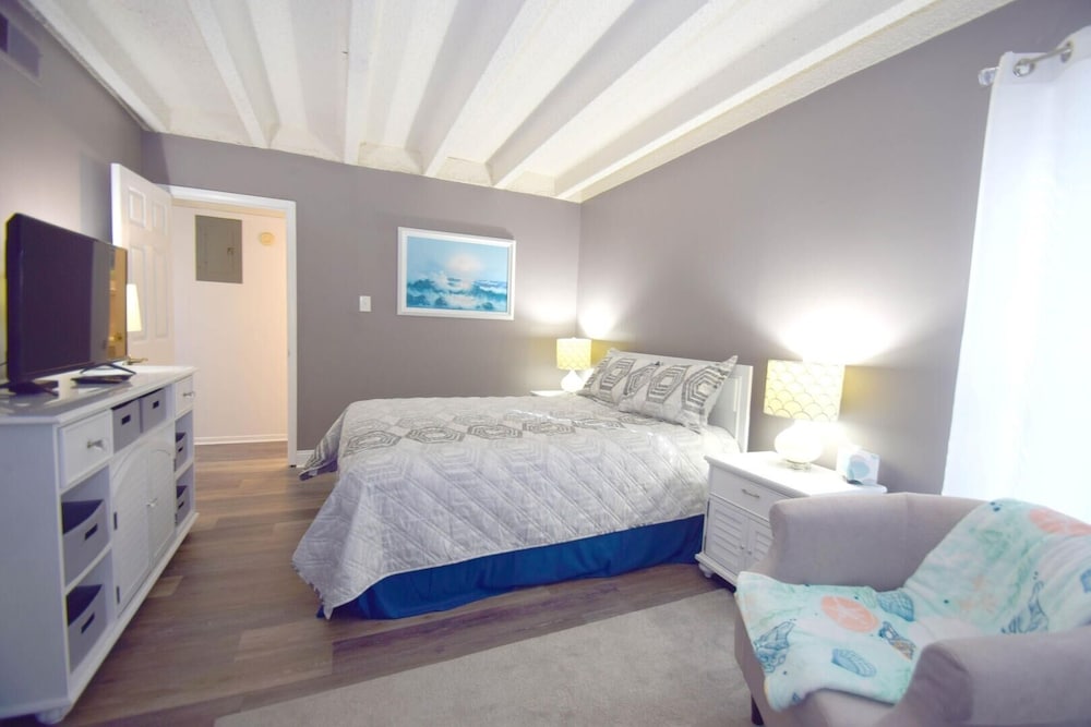 Jada 4H 1 Bedroom Condo by RedAwning view 3