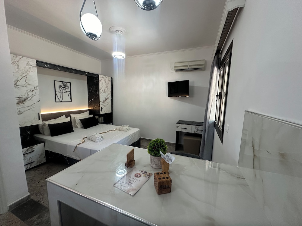 Nikos Apartments