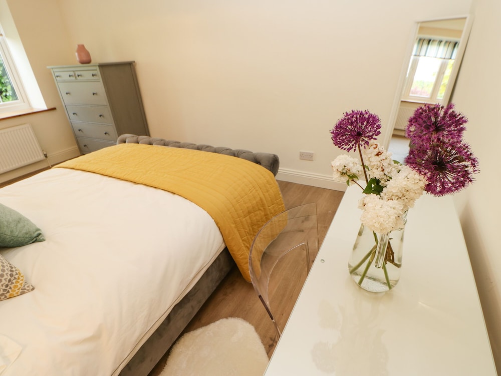 The Cottage, 5 Richley Terrace