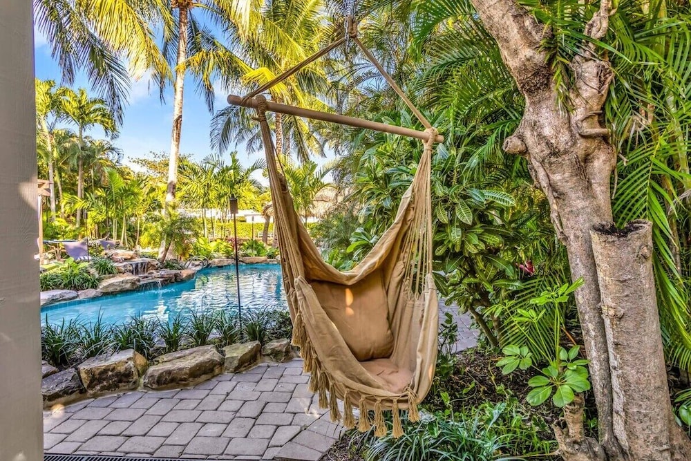 New Waterfront Oasis, Minutes to Beach, Eats, Shops