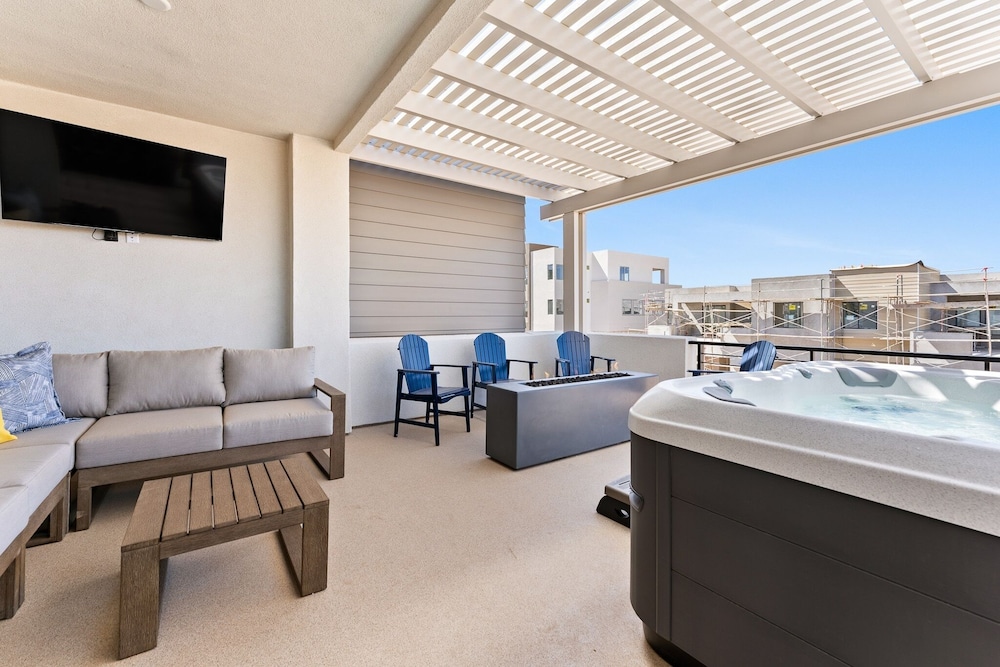 Red Desert Oasis 5 Bedroom Home
