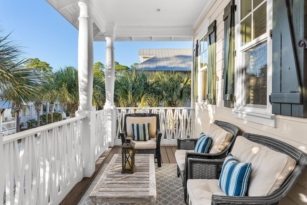 Seagrove Gardens Mins to the Beach Santa Rosa Retreat w Golf Cart A Design