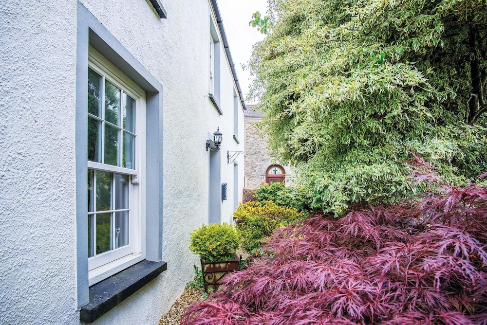 Hall House 3 Bedroom House St Florence