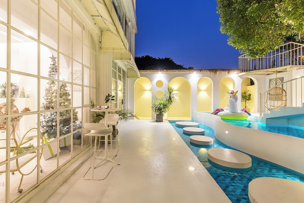 Shanghai Ruochu Designer Guesthouse-Near Shanghai Pudong Airport & Disneyland