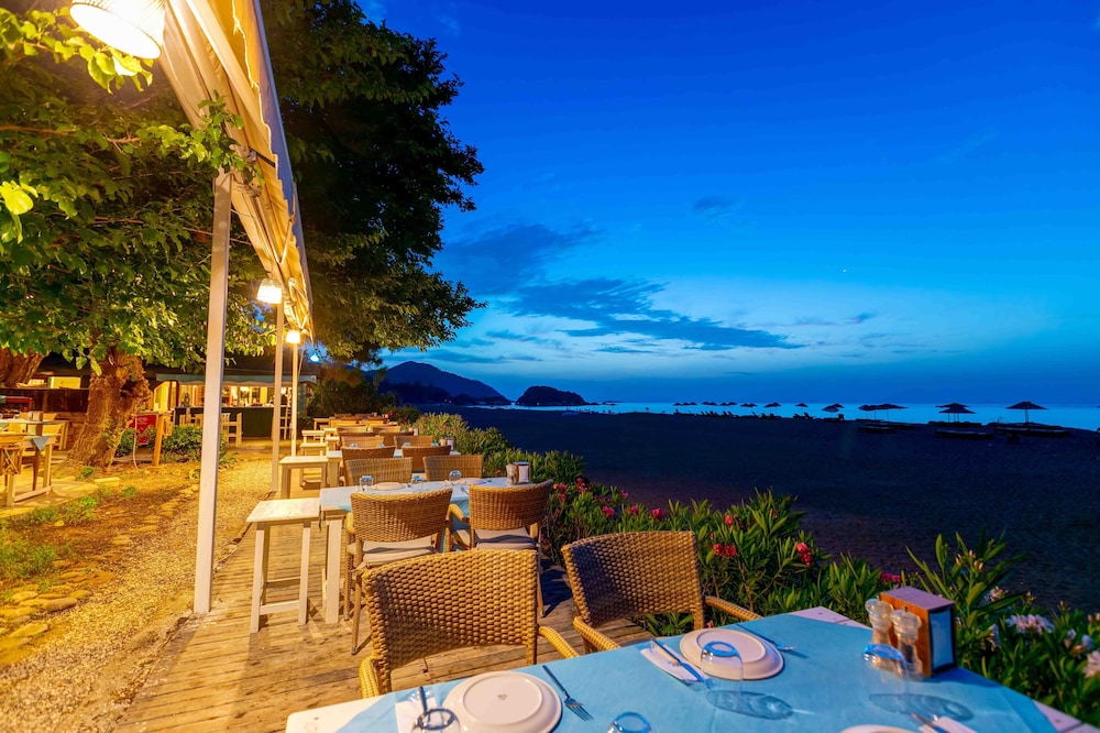 Etenna Beach Bungalows - Image 27