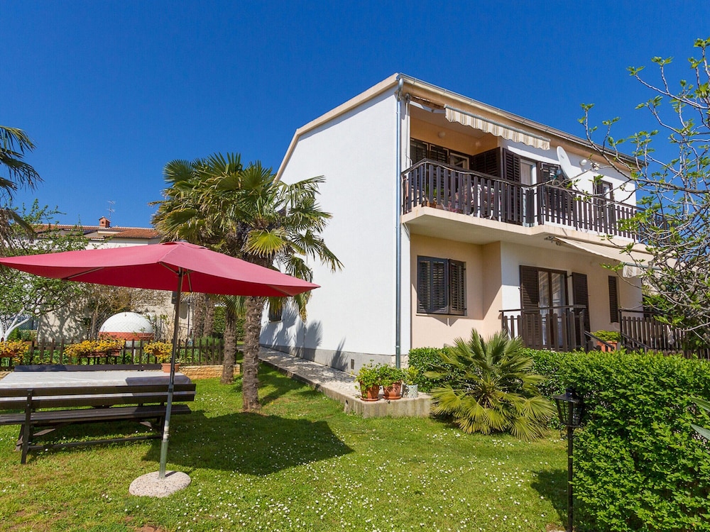 Comfortable Apartment With Terrace and Garden view 2