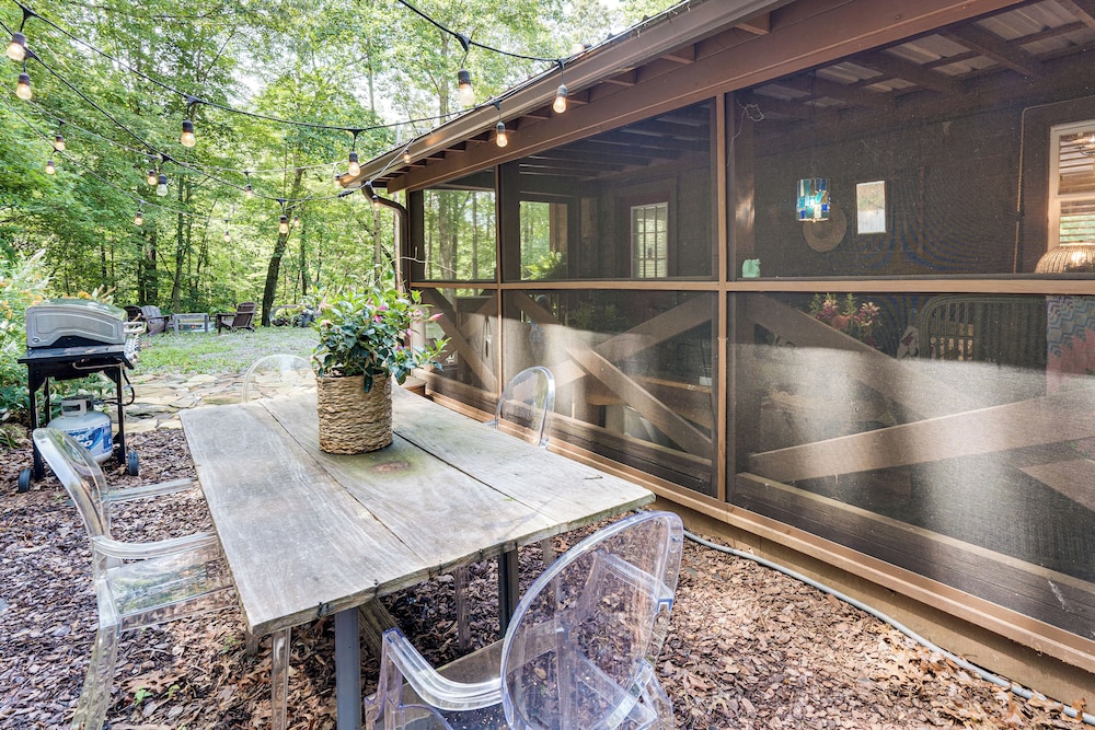 Screened Porch, Deck + Mtn Views: Andrews Retreat!