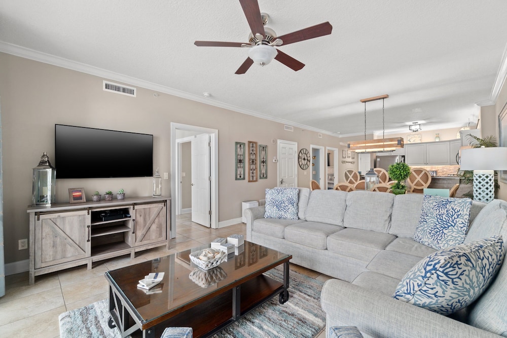 Twin Palms by Book That Condo