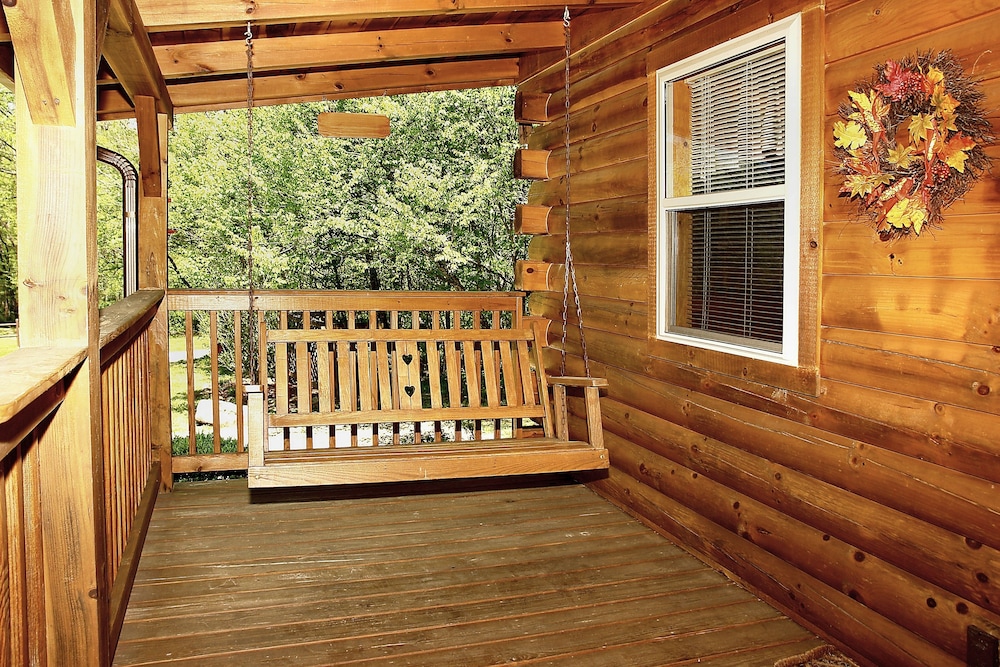 A Bit of Heaven - 2 Bedrooms, 2 Baths, Sleeps 8 Cabin by RedAwning