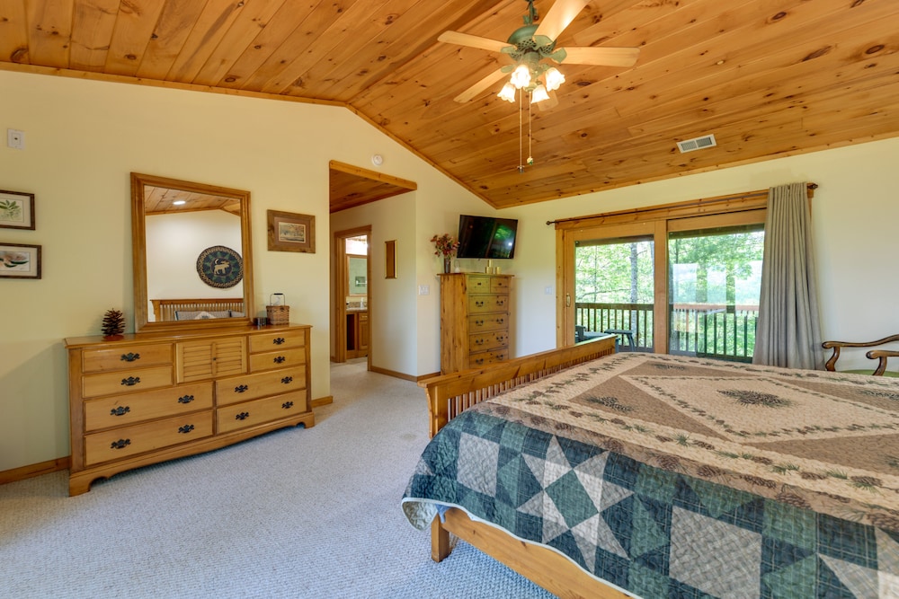 Almond Vacation Rental w/ Mountain Views! view 4