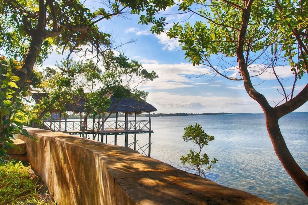 Zan Oceans Resort