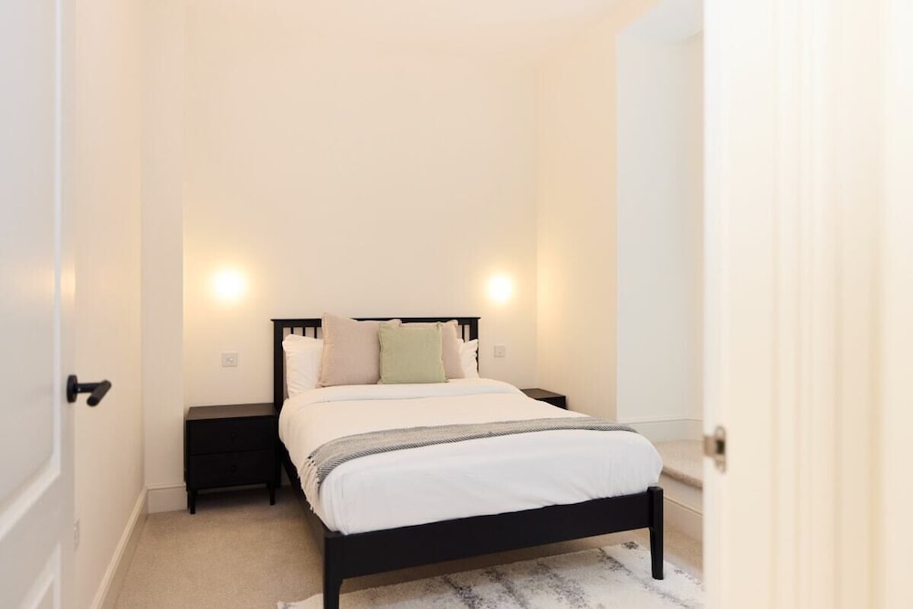 The East London Mile Place - Cosy 2bdr Flat With Balcony